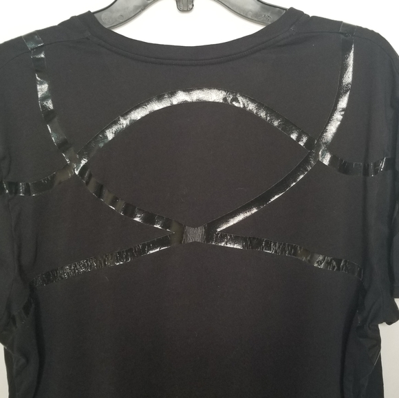 Armani v neck tshirt with pattern accent - Picture 6 of 12
